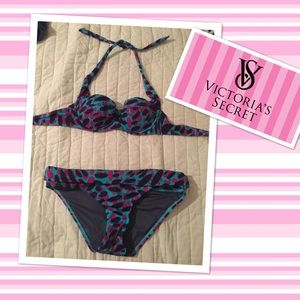 Hot pink and blue leopard print bikini 👙💖
